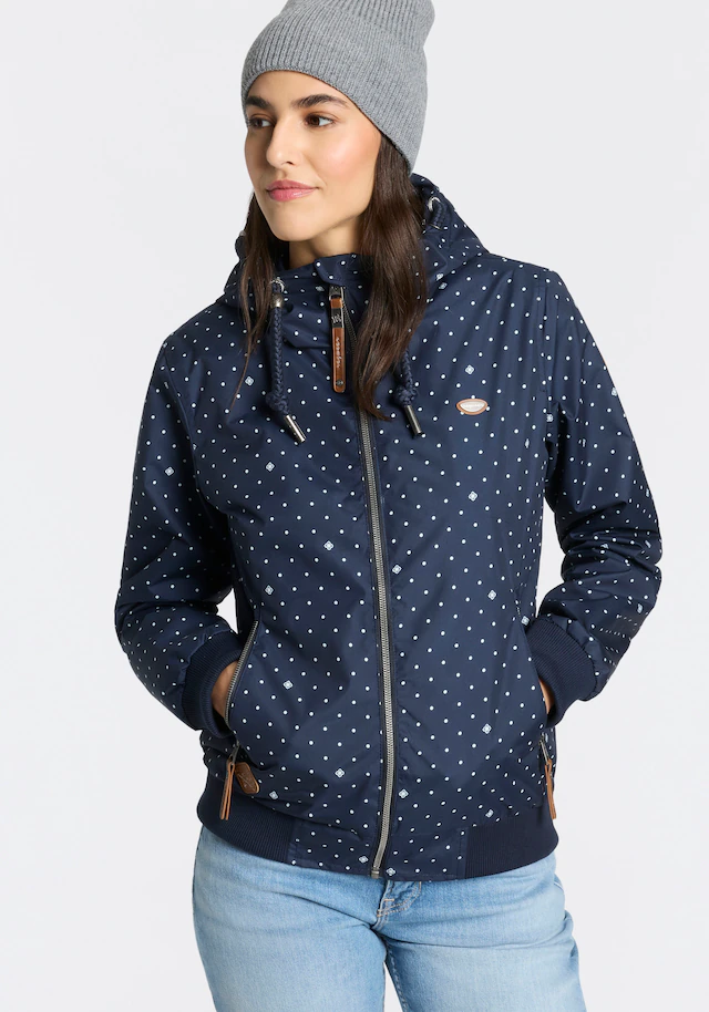 Ragwear Outdoorjacke »NUGGIE DOTS O« mit Kapuze aus Polyester, hüftlange Passform, hochschließender Kragen