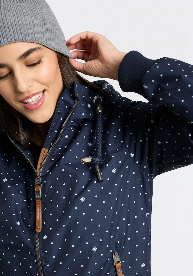 Ragwear Outdoorjacke »NUGGIE DOTS O« mit Kapuze aus Polyester, hüftlange Passform, hochschließender Kragen