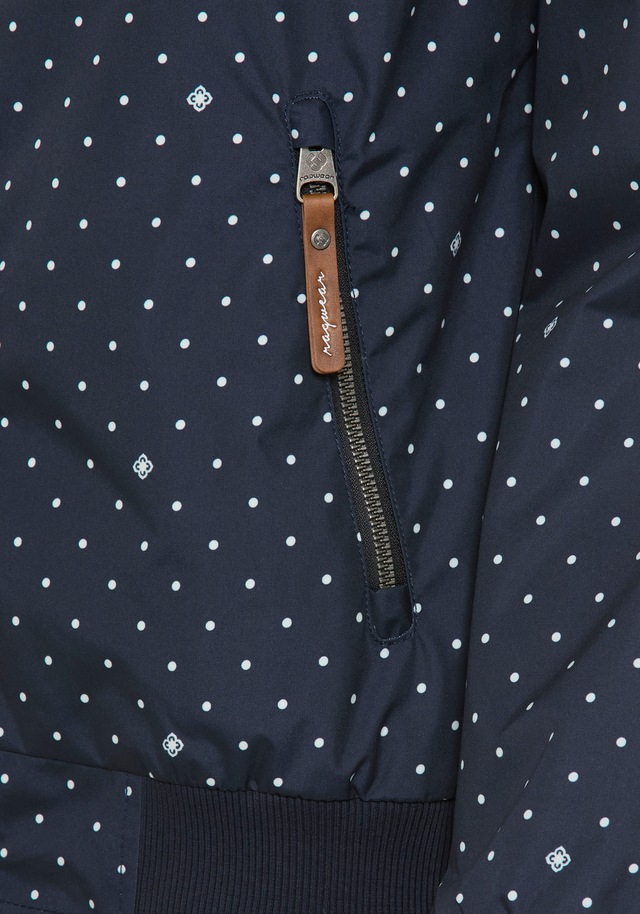 Ragwear Outdoorjacke »NUGGIE DOTS O« mit Kapuze aus Polyester, hüftlange Passform, hochschließender Kragen