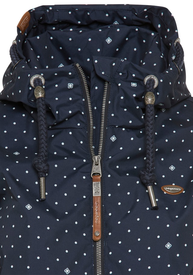 Ragwear Outdoorjacke »NUGGIE DOTS O« mit Kapuze aus Polyester, hüftlange Passform, hochschließender Kragen