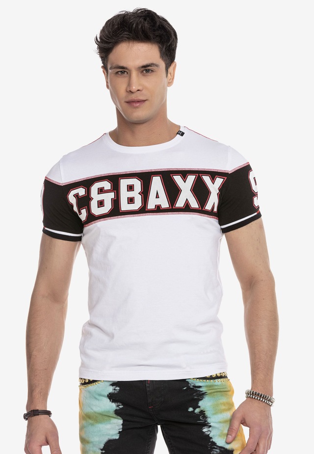 Cipo & Baxx T-Shirt »T-Shirt« modischer Markenprint als Highlight