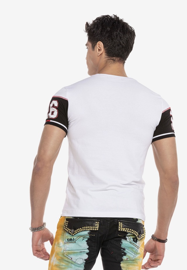 Cipo & Baxx T-Shirt »T-Shirt« modischer Markenprint als Highlight