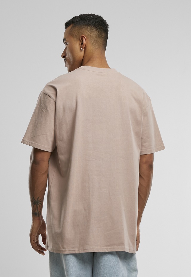 Upscale by Mister Tee Kurzarmshirt »Upscale by Mister Tee Unisex La Familia Heavy Oversize Tee« 1