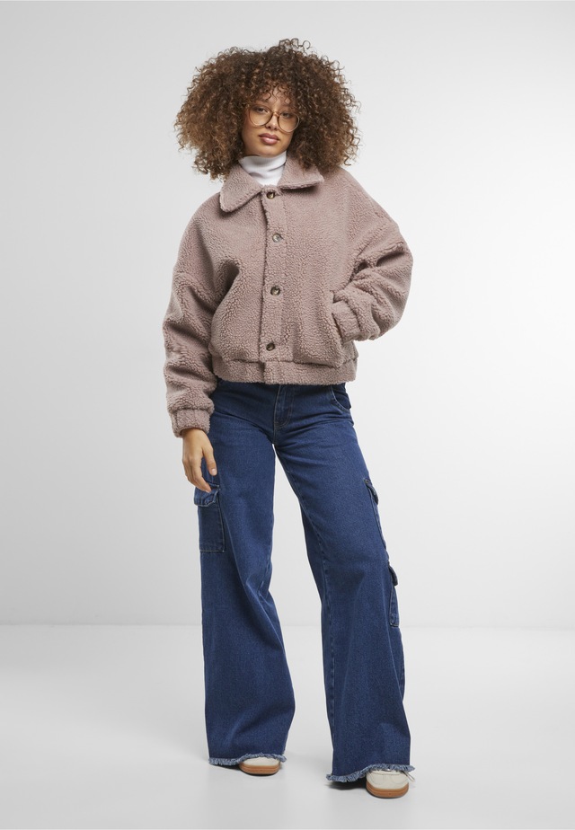 URBAN CLASSICS Allwetterjacke »Urban Classics Ladies Short Sherpa Button Jacket« 1 Stk. tlg. ohne Kapuze