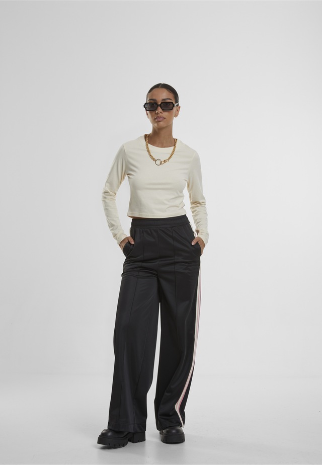 URBAN CLASSICS Langarmshirt »Urban Classics Damen Ladies Organic Cropped Longsleeve« 1 Stk.