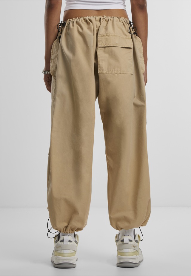 URBAN CLASSICS Stoffhose »Urban Classics Damen Ladies Cotton Parachute Pants«
