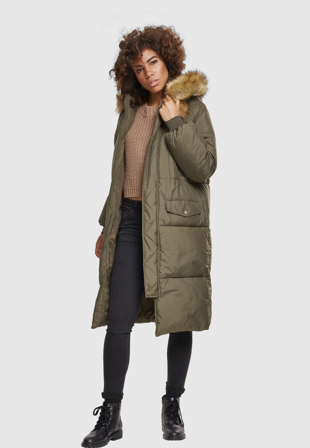 URBAN CLASSICS Winterjacke »Urban Classics Damen Ladies Oversize Faux Fur Puffer Coat« 1 Stk. tlg. mit Kapuze