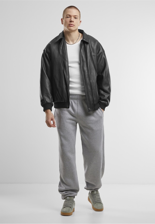 URBAN CLASSICS Jogginghose »Urban Classics Basic Loose Sweatpants«