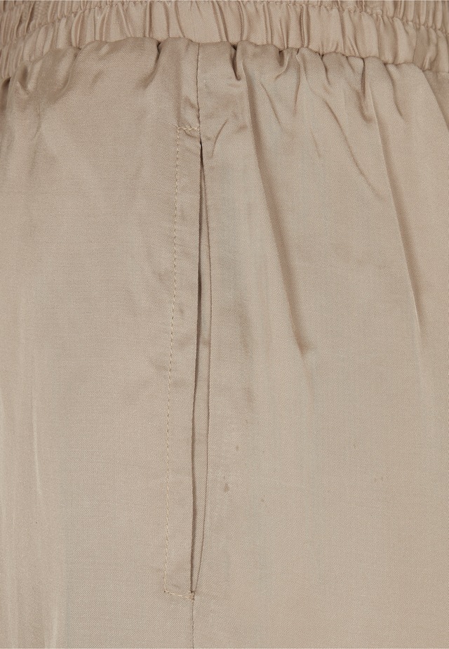 URBAN CLASSICS Shorts »Urban Classics Damen Ladies Viscose Satin Resort Shorts«