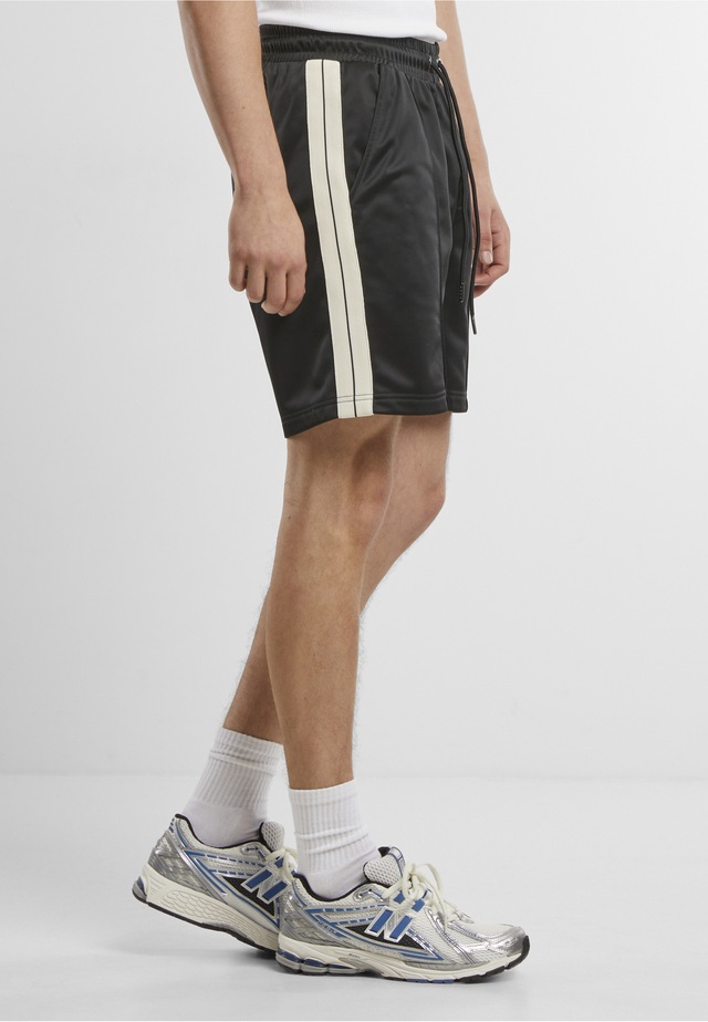 URBAN CLASSICS Shorts »Urban Classics Tennis Core Shorts«