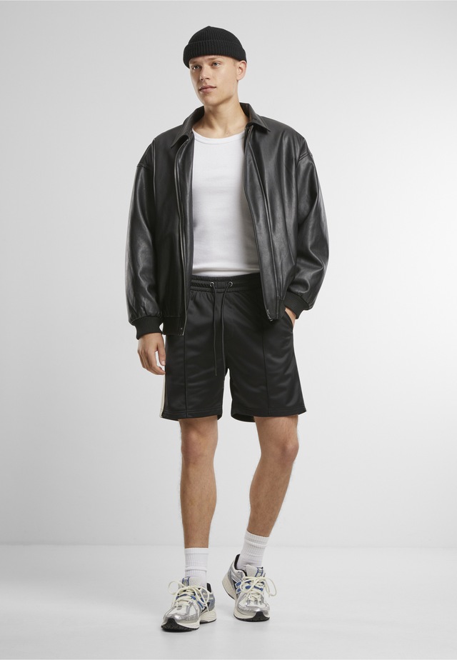 URBAN CLASSICS Shorts »Urban Classics Tennis Core Shorts«
