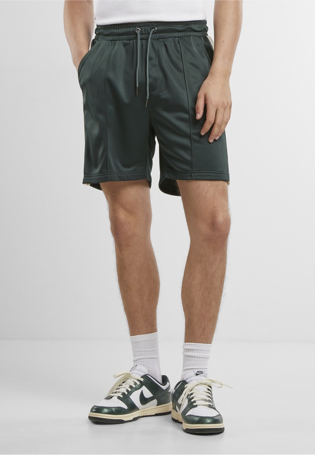 URBAN CLASSICS Shorts »Urban Classics Tennis Core Shorts«