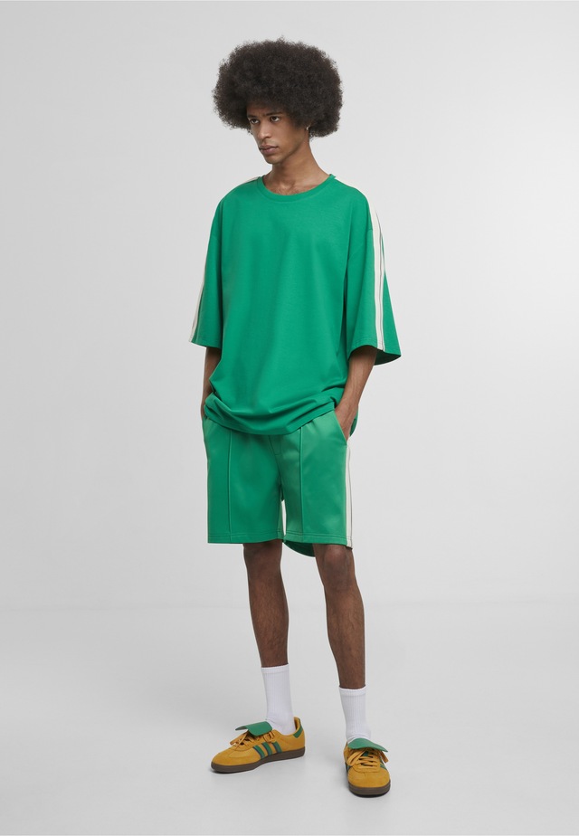 URBAN CLASSICS Shorts »Urban Classics Tennis Core Shorts«