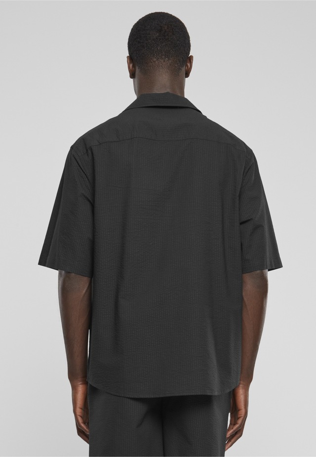 URBAN CLASSICS Langarmhemd »Urban Classics Herren Relaxed Seersucker Short Sleeve Shirt« 1 Stk.