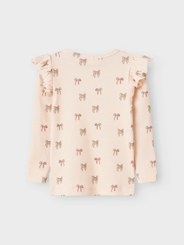 Lil' Atelier Langarmshirt »NMFGAVO EKO LS SLIM TOP LIL NOOS« mit Rüschen, weiche Jersey Rippqualität, Slim Fit