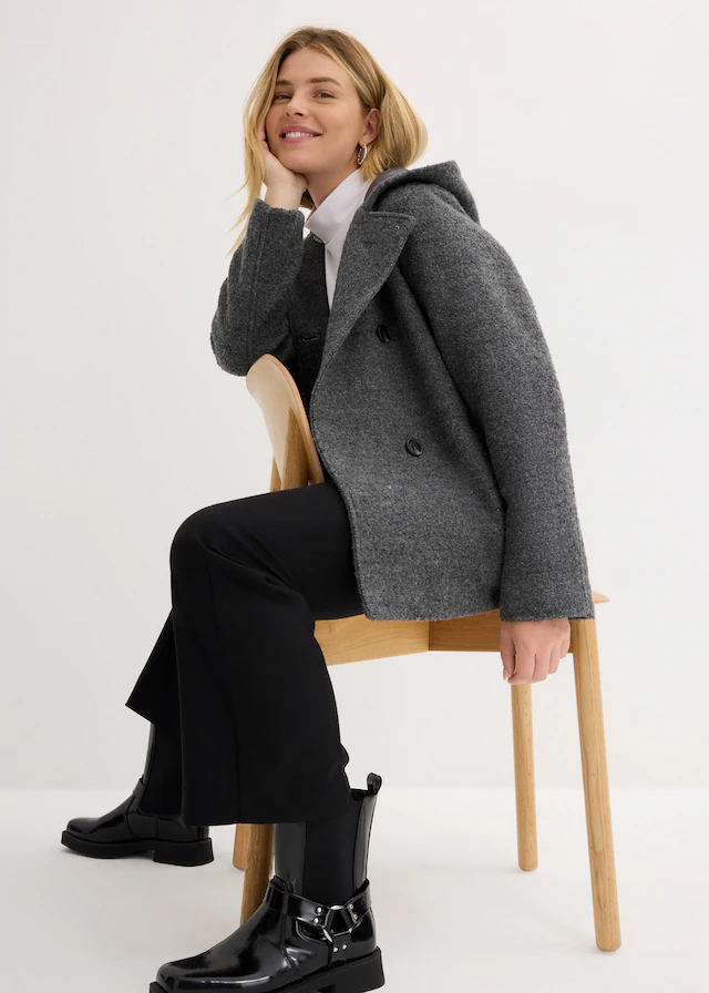 bonprix Cabanjacke mit Kapuze moderner Look, aus kuscheligem Bouclé-Material, mit Kapuze