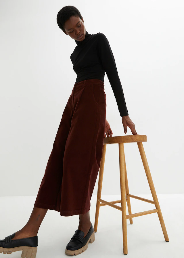 bonprix Cordhose »Weite Stretchcord-Culotte mit High-Waist-Bequembund, 7/8-Länge« Culotte aus Stretchcord, lockere Passform, hoher Bund, 7/8-Länge