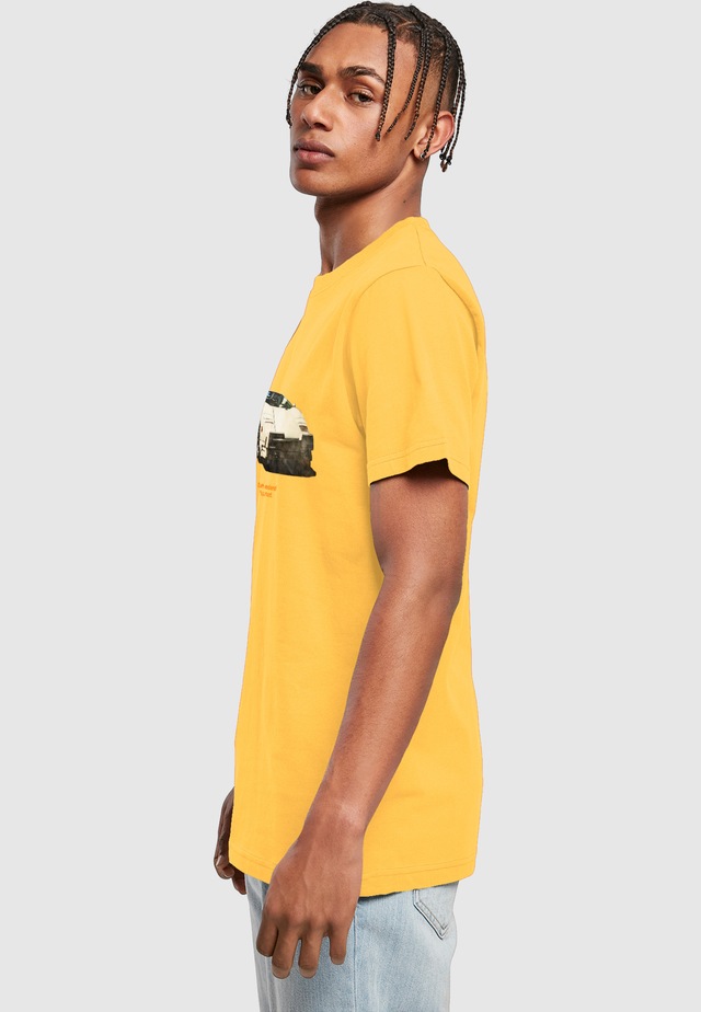 MisterTee T-Shirt »MisterTee Herren Weekend Wolf Tee« 1