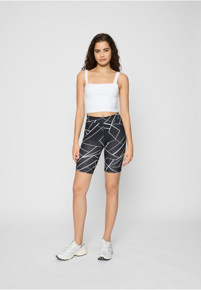 URBAN CLASSICS Stoffhose »Urban Classics Damen Ladies AOP Cycle Shorts 2-Pack«