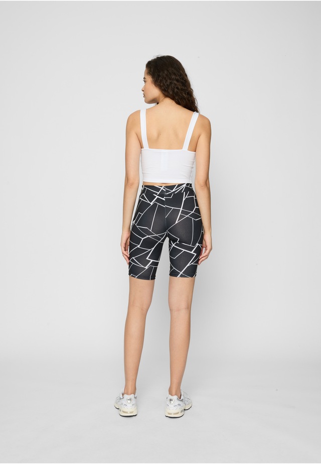 URBAN CLASSICS Stoffhose »Urban Classics Damen Ladies AOP Cycle Shorts 2-Pack«
