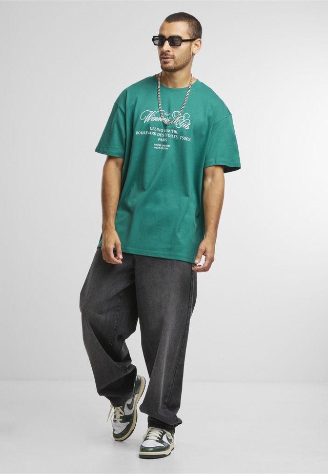 Upscale by Mister Tee T-Shirt »Upscale by Mister Tee Winners Club Oversize Tee« 1 Stk.