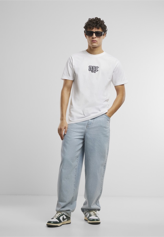 MisterTee T-Shirt »MisterTee NYC Old English Wording Patch Tee« 1 Stk.