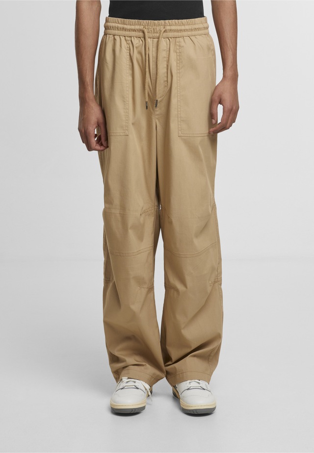 URBAN CLASSICS Stoffhose »Urban Classics Loose Fit Pants With Darts«