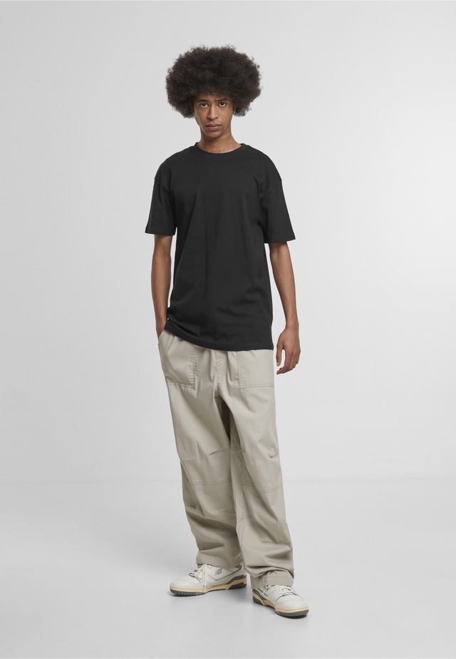 URBAN CLASSICS Stoffhose »Urban Classics Loose Fit Pants With Darts«