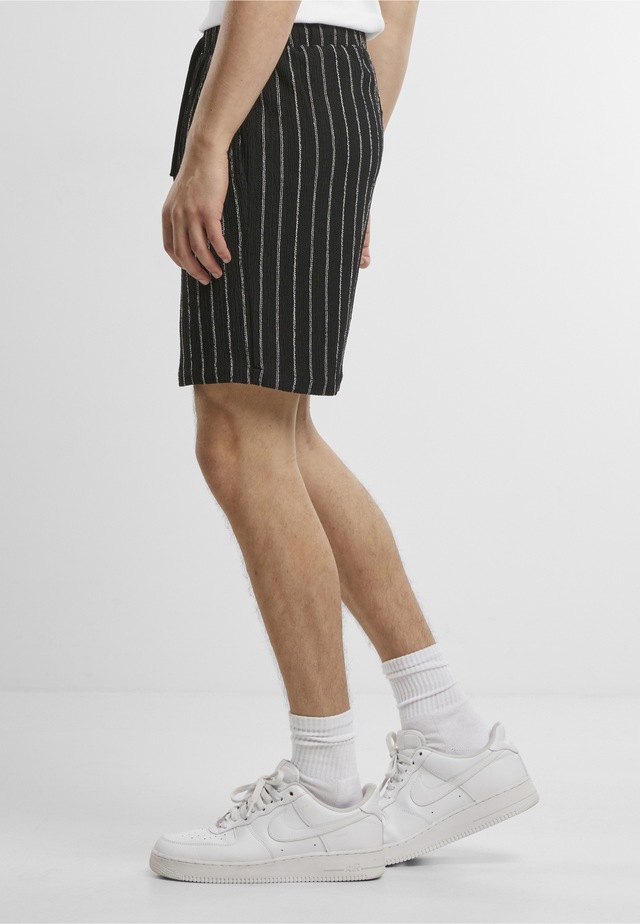 URBAN CLASSICS Shorts »Urban Classics Striped Crinkle Resort Shorts«