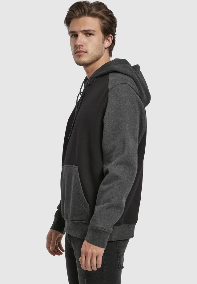URBAN CLASSICS Rundhalspullover »Urban Classics Herren 2-Tone Fake Raglan Hoody« 1 Stk.