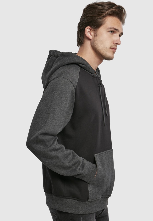 URBAN CLASSICS Rundhalspullover »Urban Classics Herren 2-Tone Fake Raglan Hoody« 1 Stk.