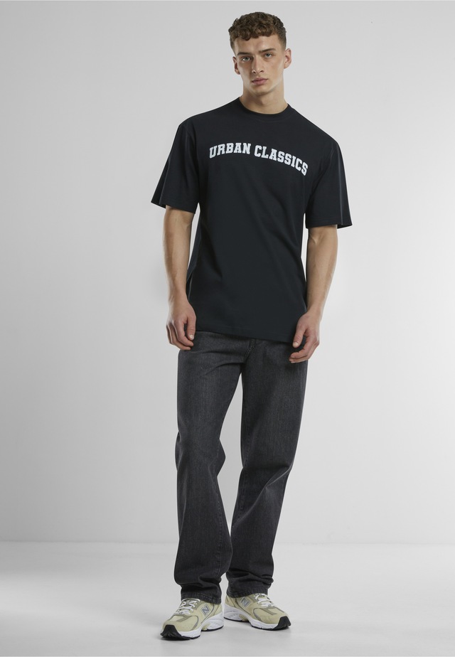 URBAN CLASSICS T-Shirt »Urban Classics UC College Logo Tall Tee« 1 Stk.