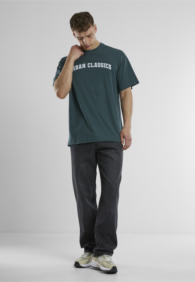 URBAN CLASSICS T-Shirt »Urban Classics UC College Logo Tall Tee« 1 Stk.