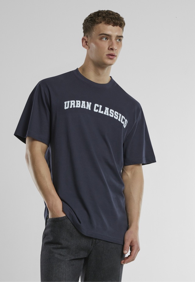 URBAN CLASSICS T-Shirt »Urban Classics UC College Logo Tall Tee« 1 Stk.