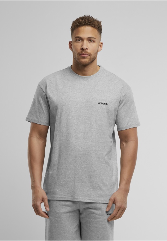 Upscale by Mister Tee T-Shirt »Upscale by Mister Tee Upscale Core EMB Oversize Tee« 1 Stk.