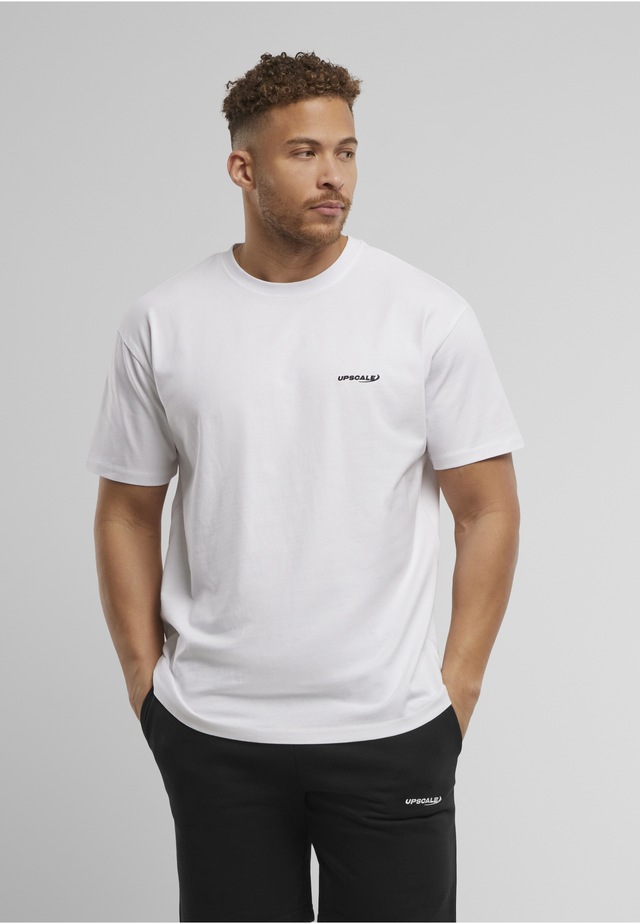 Upscale by Mister Tee T-Shirt »Upscale by Mister Tee Upscale Core EMB Oversize Tee« 1 Stk.