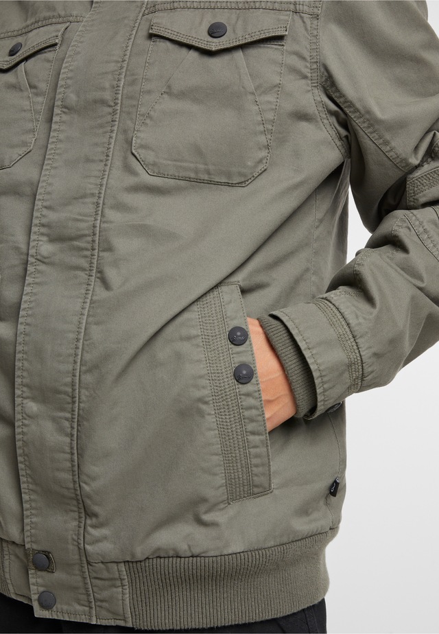 Brandit Winterjacke »Brandit Brandit Men Meadow Jacket« 1 Stk. tlg. mit Kapuze