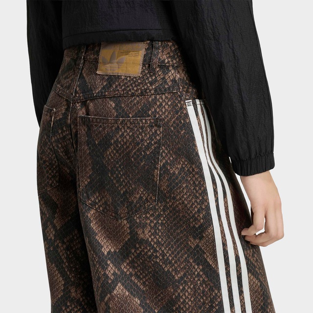 adidas Originals Shorts », DENIM, SCHLANGENPRINT«