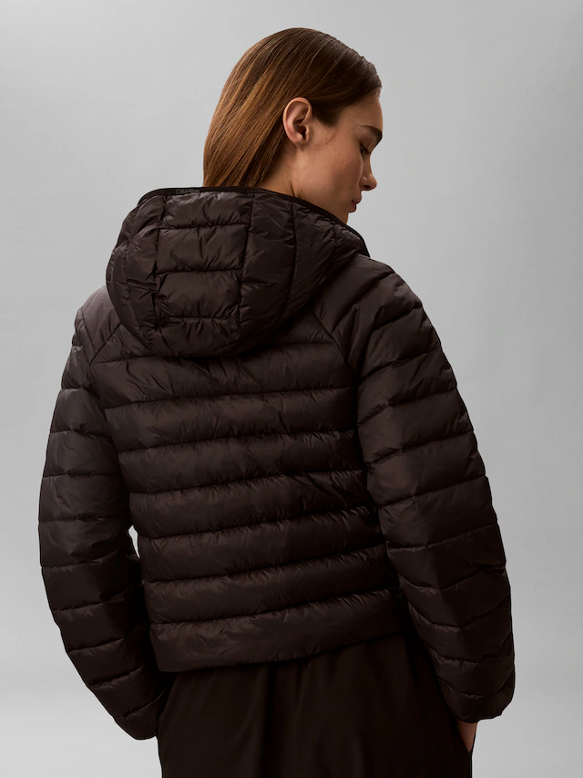 Calvin Klein Jeans Steppjacke »ULW SHORT CK PACKABLE PUFFER JAC« mit Kapuze in kurzer Passform