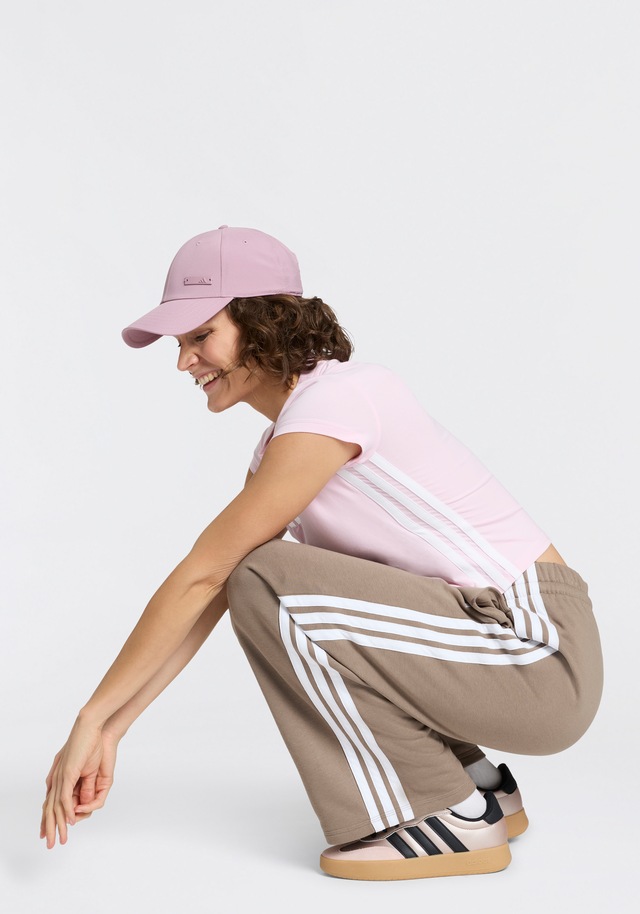adidas Sportswear Sporthose »ESSENTIALS 3-STREIFEN OPEN HEM FRENCH TERRY« Reguläre Passform, aus weichem French Terry