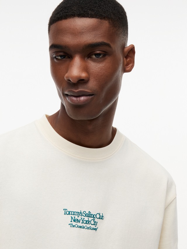 Tommy Jeans T-Shirt »TJM RELAX FIT SAILBOAT« aus Jersey mit Rückengrafik