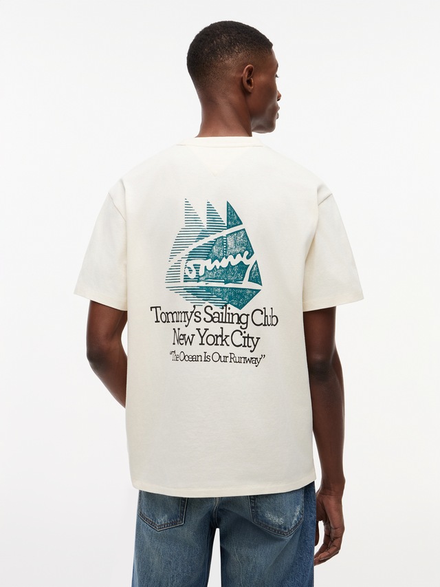 Tommy Jeans T-Shirt »TJM RELAX FIT SAILBOAT« aus Jersey mit Rückengrafik