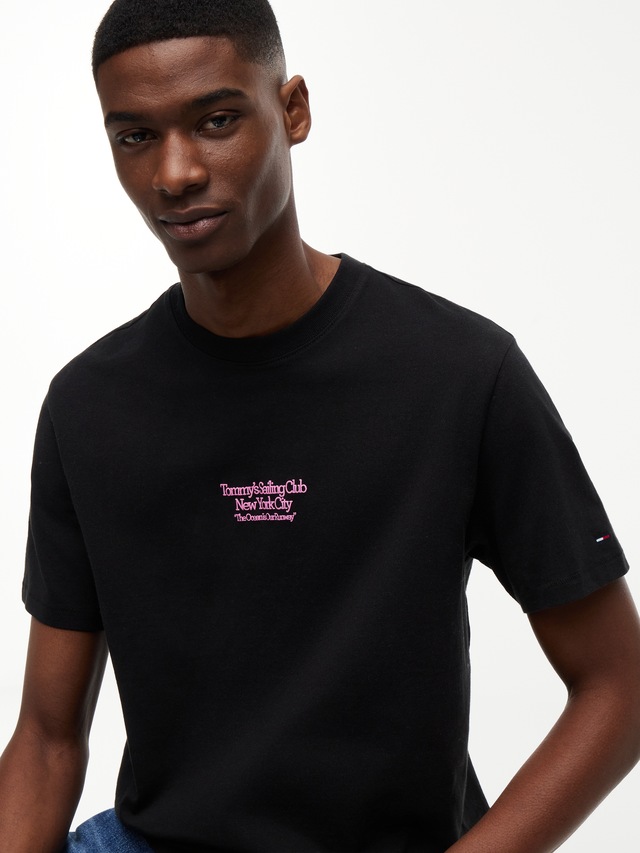 Tommy Jeans T-Shirt »TJM RELAX FIT SAILBOAT« aus Jersey mit Rückengrafik