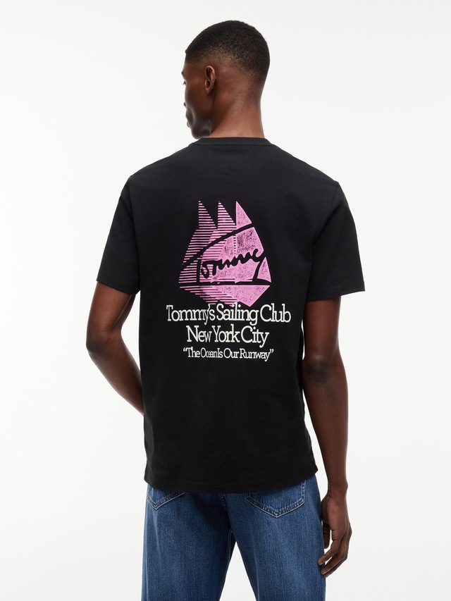 Tommy Jeans T-Shirt »TJM RELAX FIT SAILBOAT« aus Jersey mit Rückengrafik