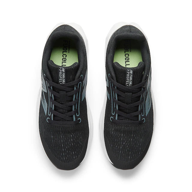 New Balance Laufschuh »FC PROPEL« mit Gummilaufsohle
