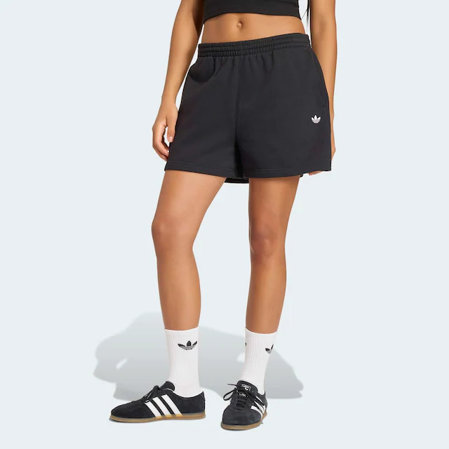 adidas Originals Shorts »ESSENTIALS FLEECE-, LOCKER GESCHNITTEN« mit engem Schnitt, aus Baumwolle und Polyester