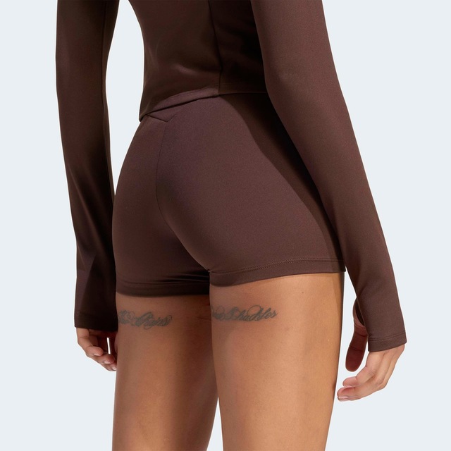 adidas Originals Shorts »ESSENTIALS, POLYESTER« sportlicher Stil, ohne Verschluss, aus Polyester, enger Schnitt