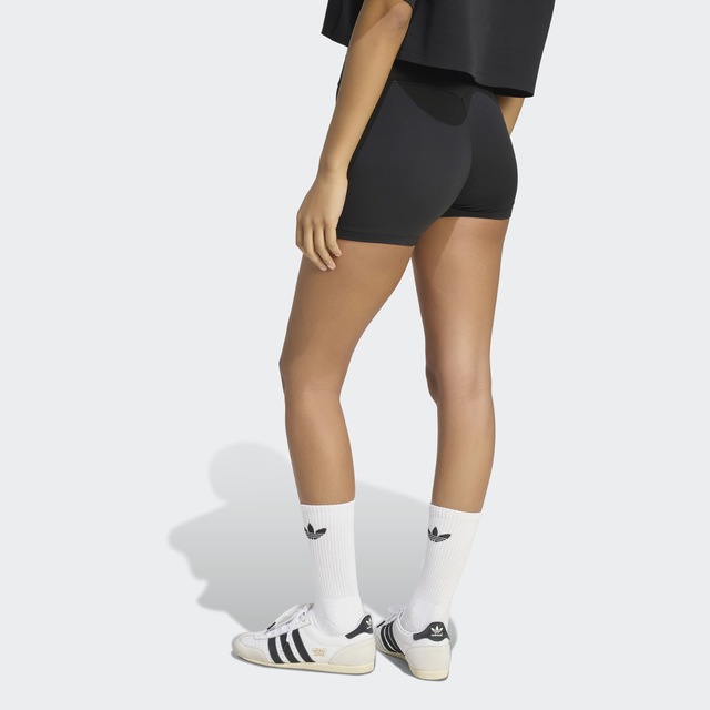 adidas Originals Shorts »ESSENTIALS, POLYESTER« sportlicher Stil, ohne Verschluss, aus Polyester, enger Schnitt