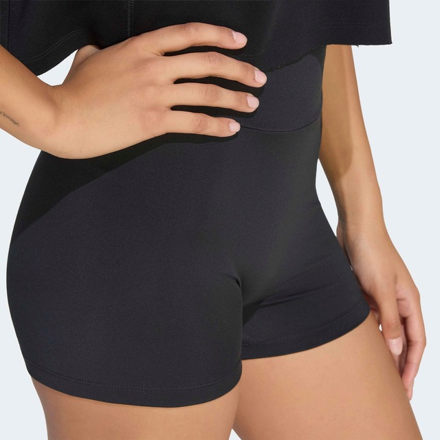 adidas Originals Shorts »ESSENTIALS, POLYESTER« sportlicher Stil, ohne Verschluss, aus Polyester, enger Schnitt