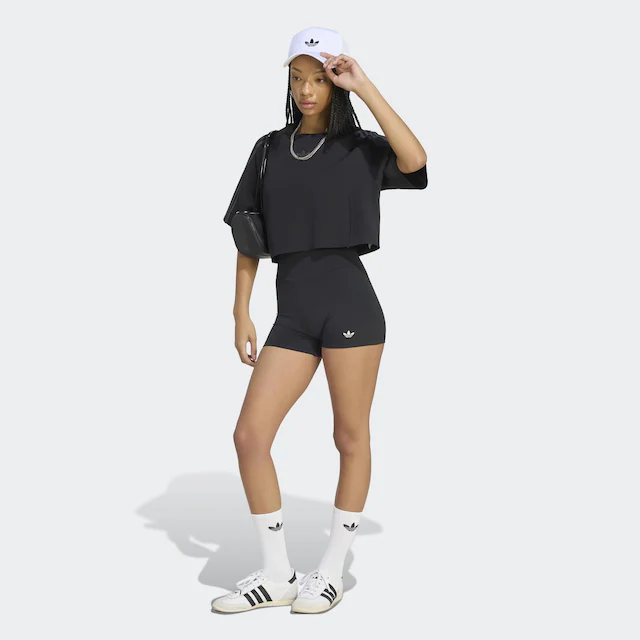 adidas Originals Shorts »ESSENTIALS, POLYESTER« sportlicher Stil, ohne Verschluss, aus Polyester, enger Schnitt